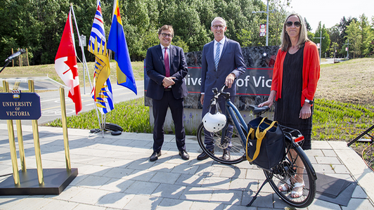 The Honourable Jonathan Wilkinson, Minister of Natural Resources and Member of Parliament for North with Kevin Hall and Kristy Simpson