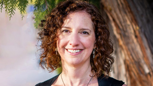 Profile picture of journalist Erica Gies smiling to the camera