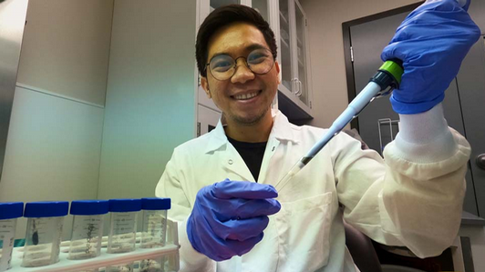 Photo of Dr. Louie Lopez working in DNA lab at UVic
