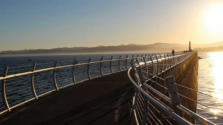 Image of Victoria´s Ogden Point Breakwater  with the sun setting 