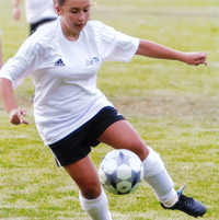 Laura Szendrei playing soccer